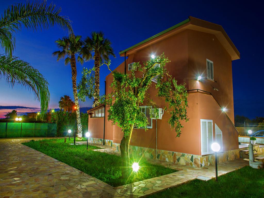Gelso Bianco Apartments Campofelice Di Roccella Exterior photo